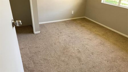 3 Bedroom Brick and Tile! - Photo 3