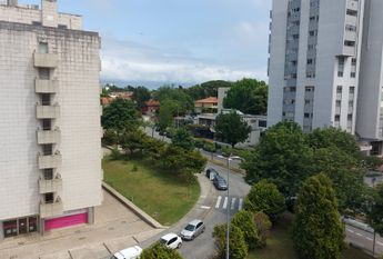 Apartamento T4 para Arrendamento com Garagem em zona prestigiada no Porto
