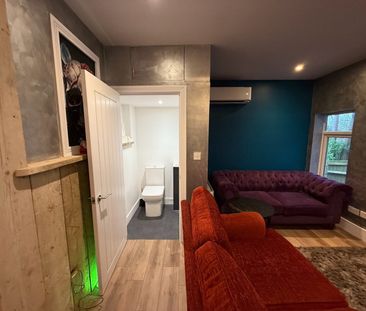 2 Bed Flat, Gibsons Hill, SW16 - Photo 3