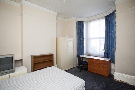 5 bedroom terraced house to rent - Photo 4