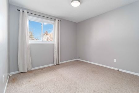 For Lease - 53 Courtleigh Square, Brampton, Ontario - Photo 4