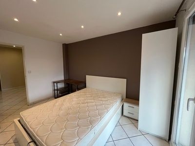 Location Appartement 4 pièces 81m² TOULON 83000 - Photo 4