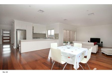 Three Bedroom Home! - Photo 4