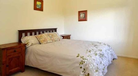 3 Bedroom in Milford with double lock up garaging - Photo 2