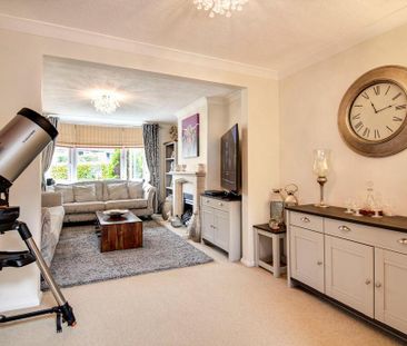 4 bedroom semi-detached house to rent - Photo 5