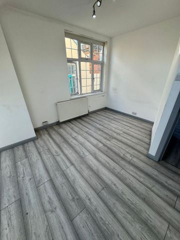 1 bedroom bedsit to rent - Photo 2