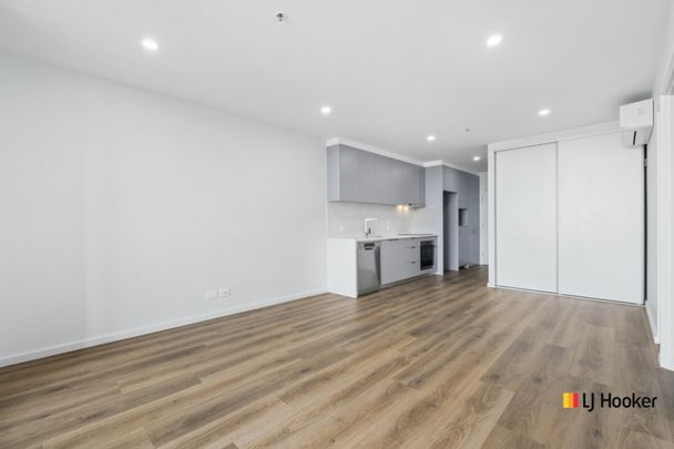 2 Bedroom apartment with arboretum views - Photo 1