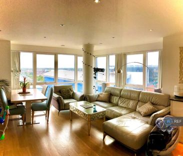 2 bedroom flat to rent - Photo 2