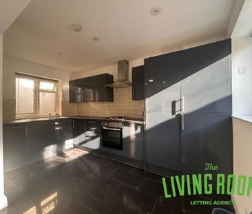3 bedroom flat to rent - Photo 6