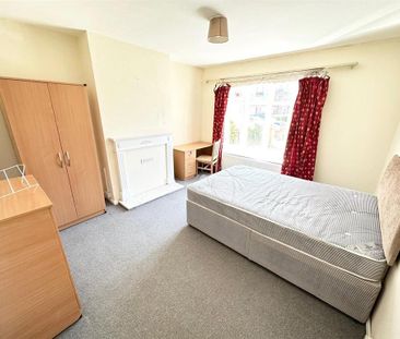 4 bedroom semi-detached house to rent - Photo 4