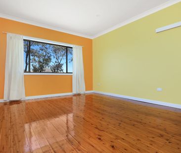 Bright & Cheery Character Filled Home - Photo 6