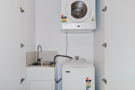 2Bedrooms, 2Bathrooms - Photo 3