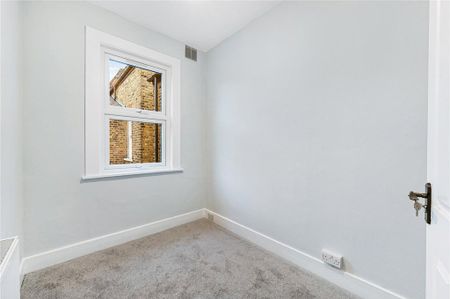 4 bedroom terraced house to rent - Photo 3