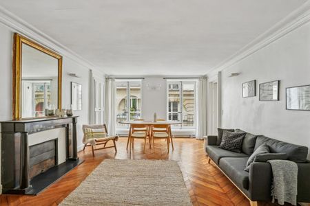 Location Appartement 4 pièces Meublé 104m² PARIS 2ème - Photo 2