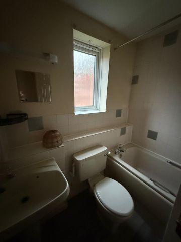 1 Bed Flat, Tiffany Court, BS1 - Photo 2