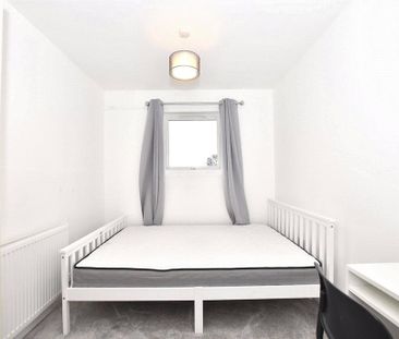 4 bedroom terraced house to rent - Photo 5