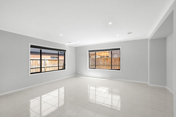 17 Berringarra Road, Officer VIC 3809 - House For Rent | Domain - Photo 1