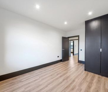 3 bedroom flat to rent - Photo 4