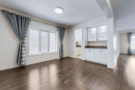 For Lease - 6 Kavanagh Avenue, East Gwillimbury, Ontario - Photo 3