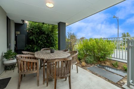 “PEACEFUL PARK VIEWS WITH EVERYDAY CONVENIENCE” - Photo 5