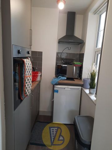 1 bedroom block of apartments to rent - Photo 4