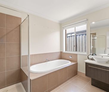 Stylish Family Home in Clyde - Photo 4