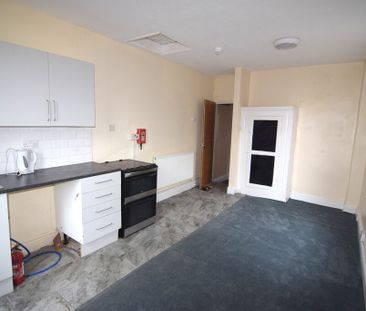 To Let Studio - Photo 2