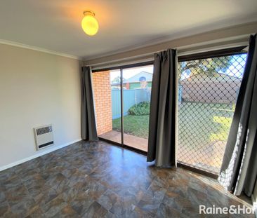 Tidy 2 bedroom unit - Photo 6