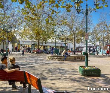 Centrally Positioned, Tastefully Updated, Executive Style, Spacious... - Photo 3