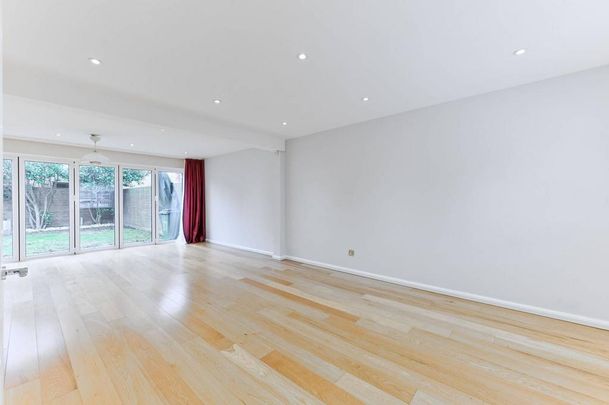 4 bedroom end of terrace house to rent - Photo 1