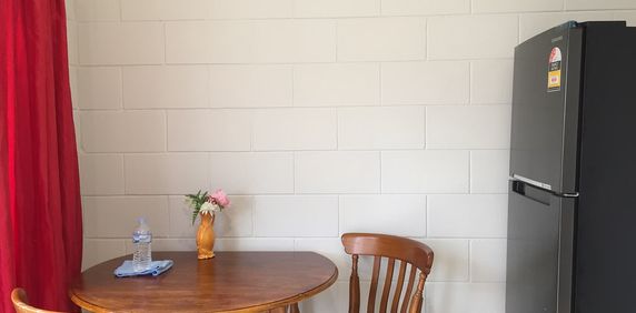 3-bedroom shared house / townhouse, Kopurlo Ave Brooklyn Pk - Photo 2