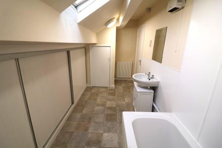 2 bedroom maisonette to rent - Photo 4