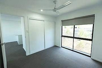 MODERN THREE BEDROOM FULLY AIR CONDITIONED TOWNHOUSE - Photo 1