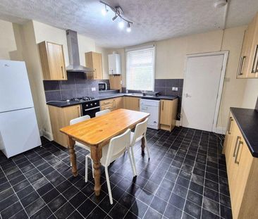 4 bedroom terraced house to rent - Photo 5