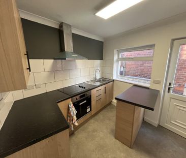 2 bedroom terraced house to rent - Photo 4