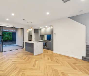 “Designer style with stunning luxe fit-out - you will simply fall i... - Photo 5