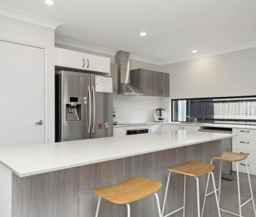 Fresh Modern Home in new quiet estate - Photo 4