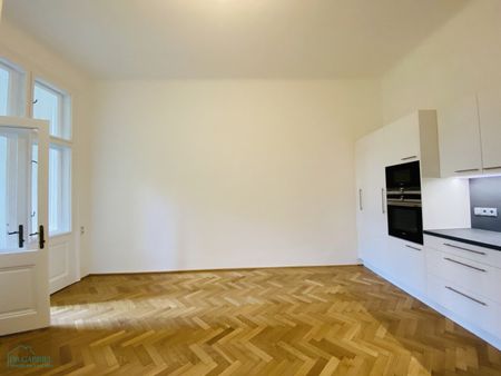 SCHÖN RENOVIERTE ALTBAUWOHNUNG MIT LOGGIA - Photo 5