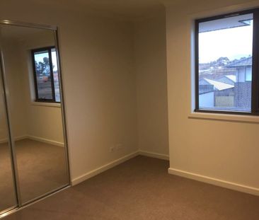 Modern Living & Low Maintenance In Exclusive Harcrest Estate! - Photo 1