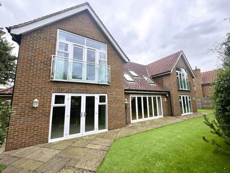 5 bedroom detached house to rent - Photo 3