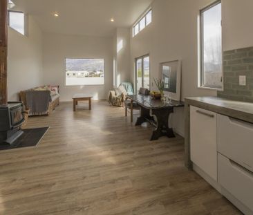 Charming two-story home. - Photo 2