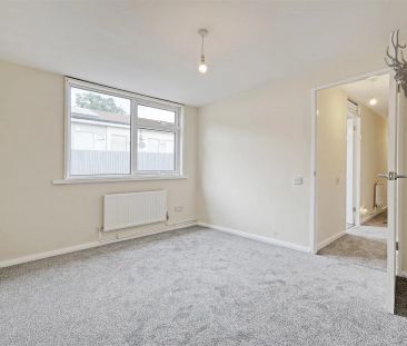 2 Bedroom Bungalow - Semi Detached - Photo 3