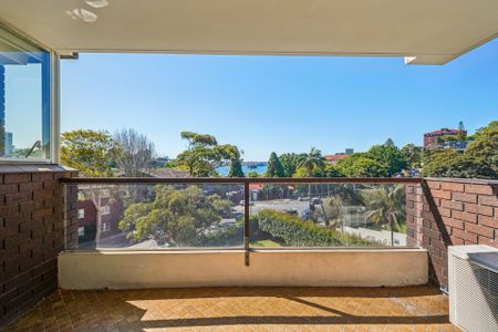 Newly Updated and Light Filled Apartment With Harbour Views - Photo 3