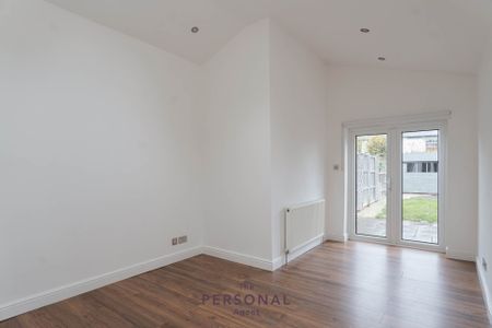 College Road, Epsom - Photo 2