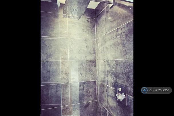 3 bedroom flat to rent - Photo 1