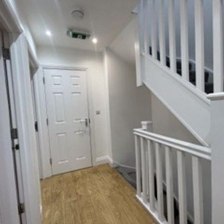 6 bedroom semi-detached house to rent - Photo 4
