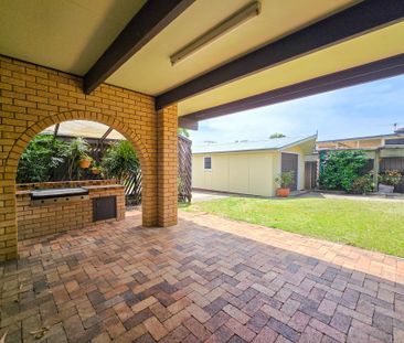 Lovely Retro-Style Family Home with a Big Backyard and Plenty of Ch... - Photo 5