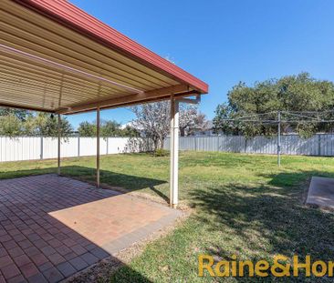 Three Bedroom Family Home - Photo 6
