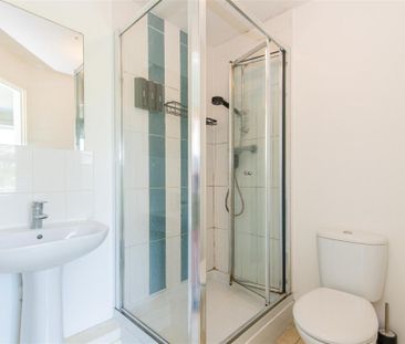 2 bed Apartment To Let - Photo 5