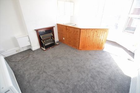 To Let 1 Bed Flat - Photo 3